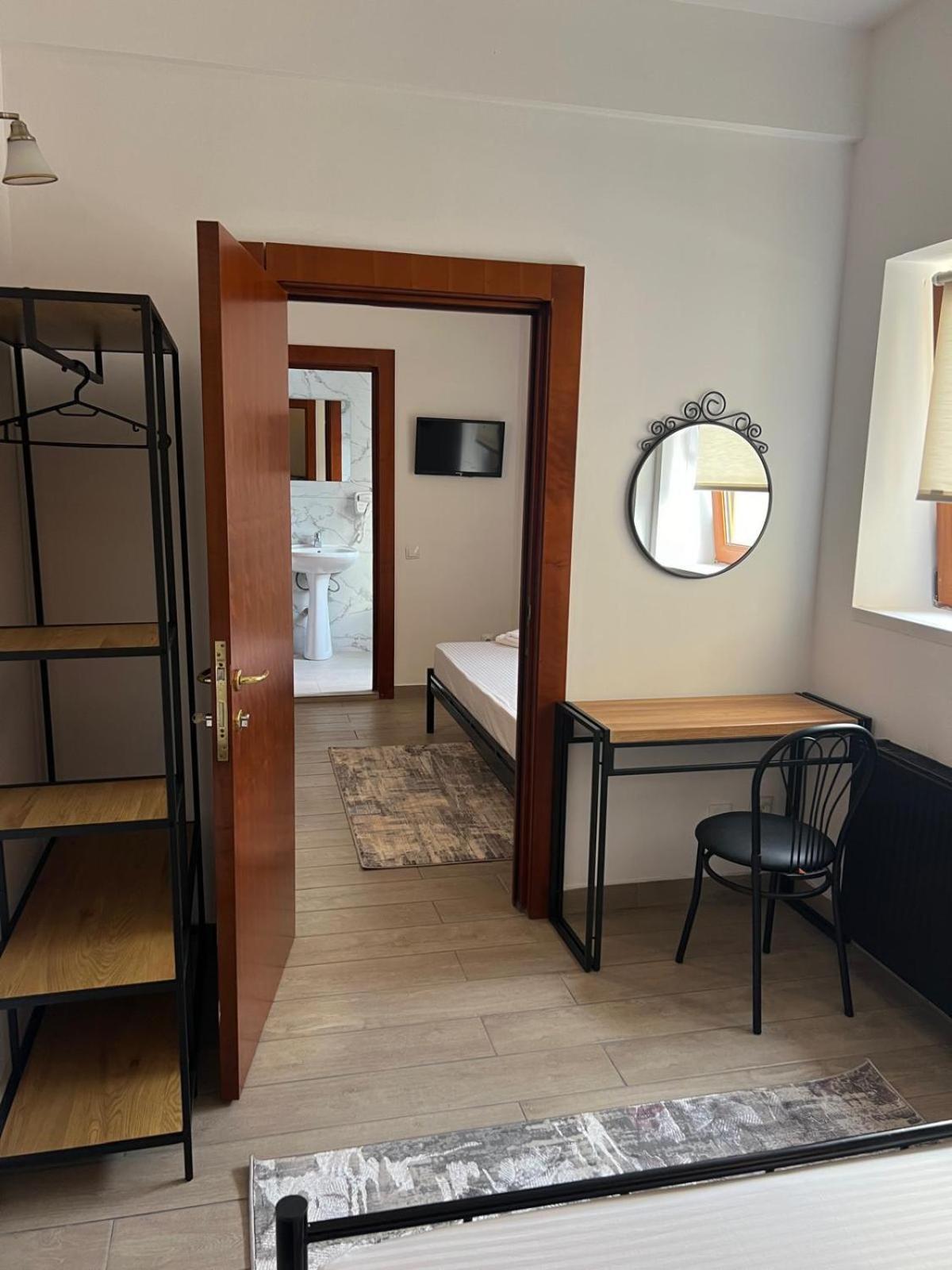Reina 3* Bucureşti