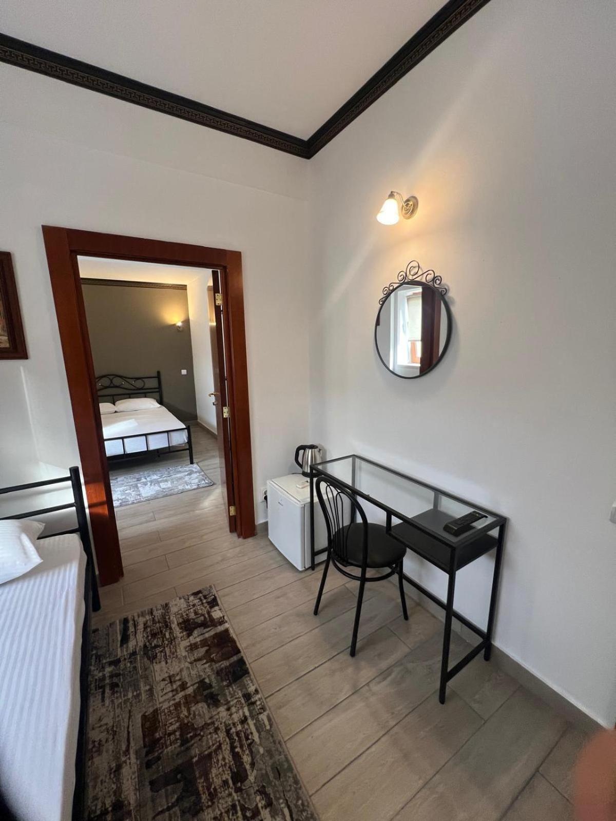 Reina 3* Bucureşti