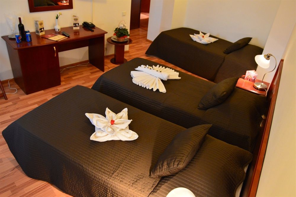 Reina Hotel 3*