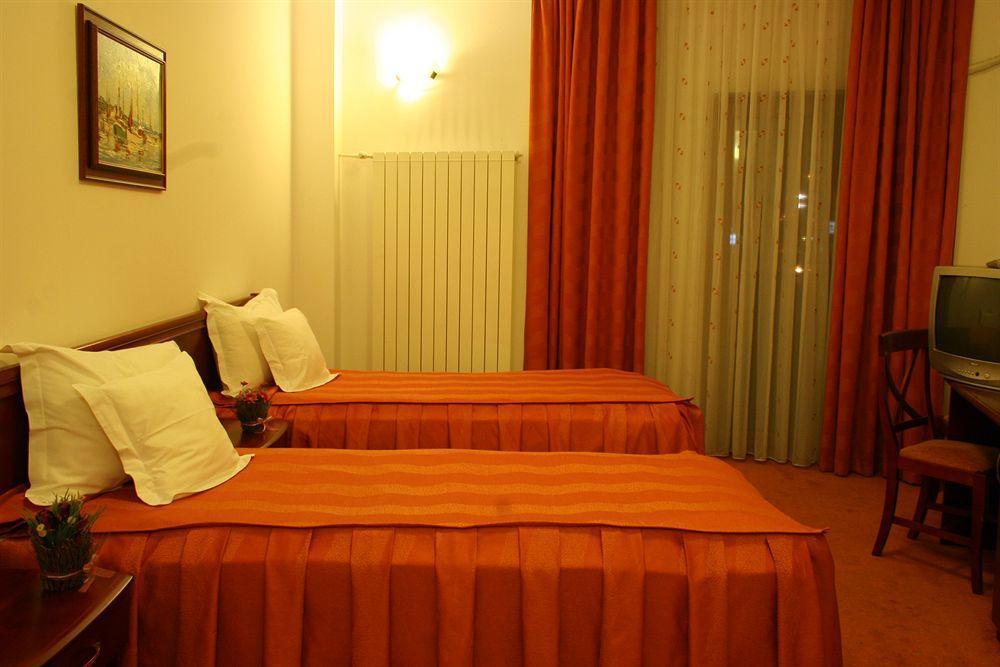 Hotel Reina 3*