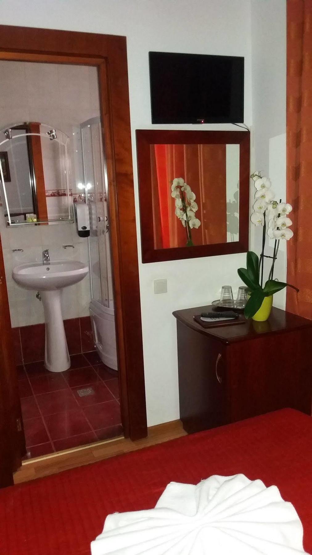 Hotel Reina 3*