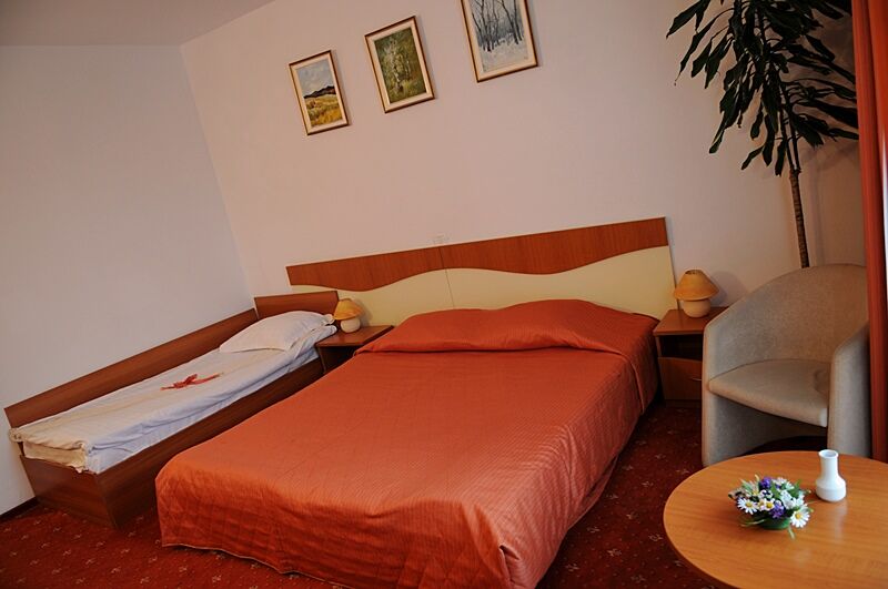 Reina Hotel